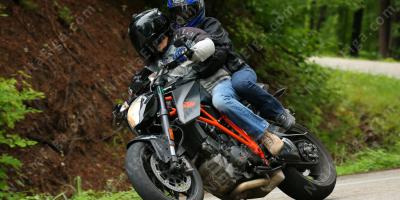 バイクに二人で映画