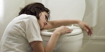トイレで嘔吐する映画