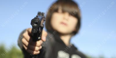 誰かに銃を向ける映画