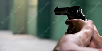 銃で脅された映画