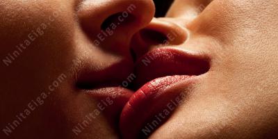 近親相姦のキス映画