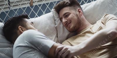 ベッドにいる二人の男性映画