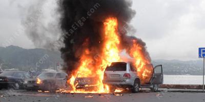 爆発する車映画